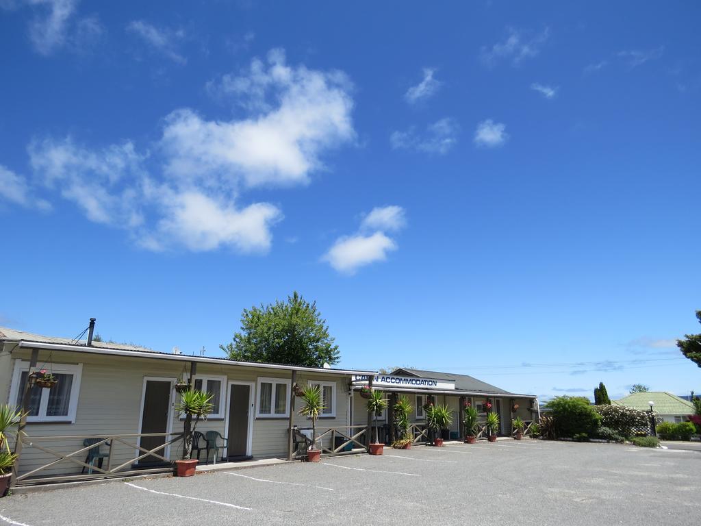 Motel Camellia Court Family