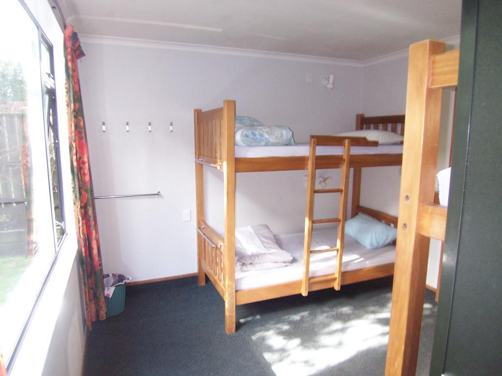 Rainbow Lodge Backpackers Hostel *