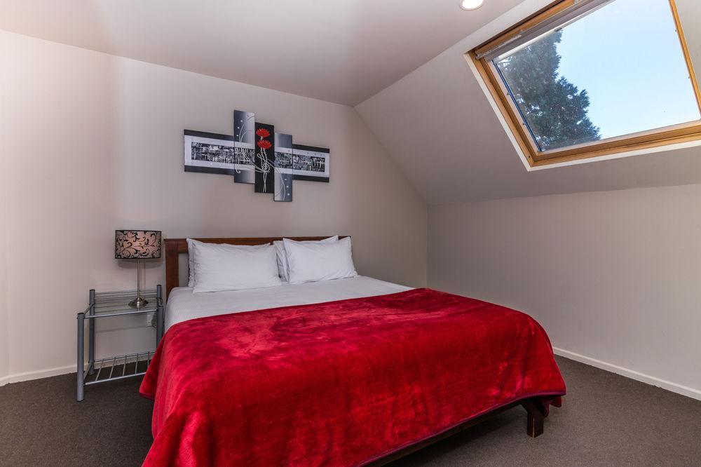 Twin Peaks Lakeside Motel Taupo