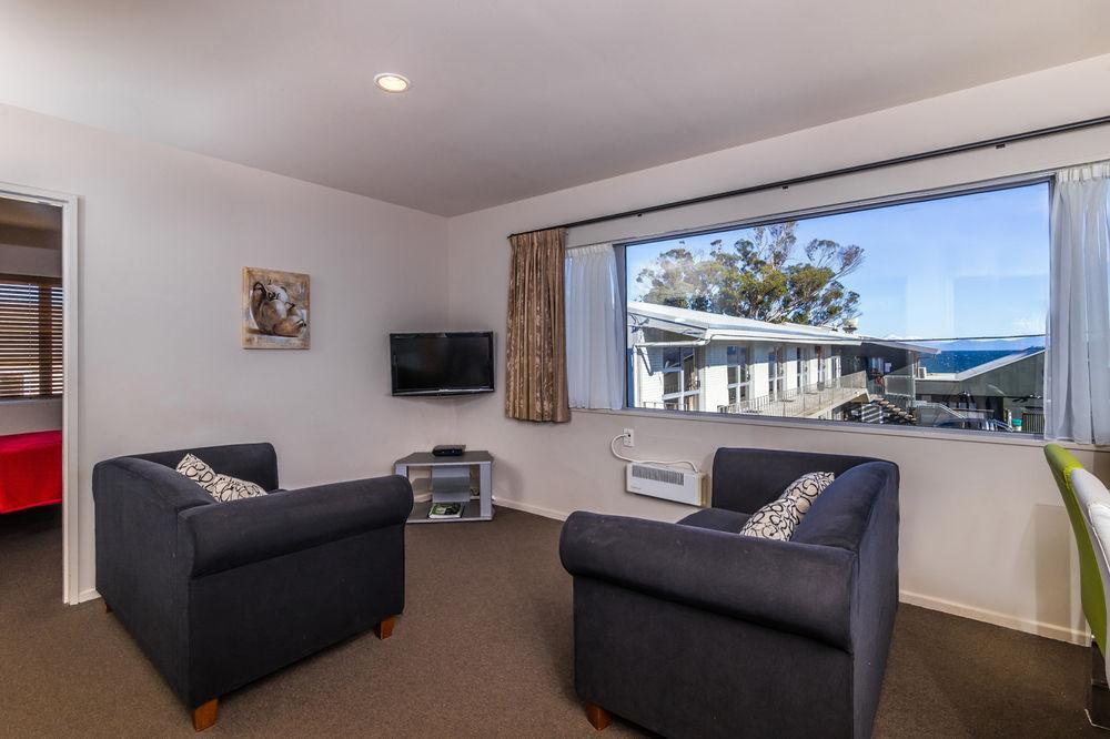 Twin Peaks Lakeside Motel Taupo