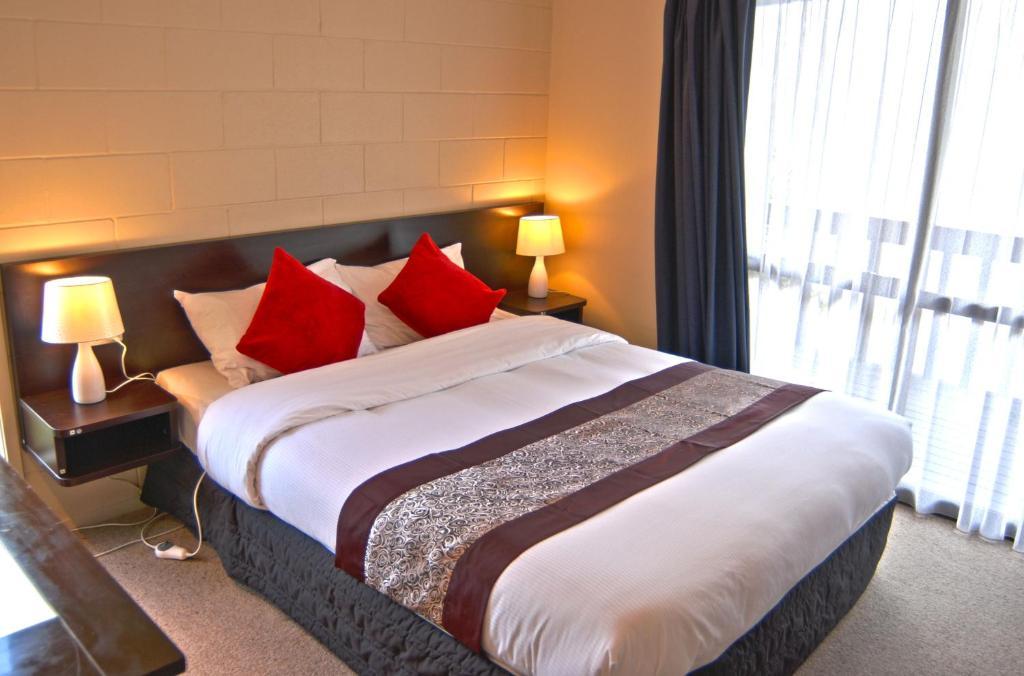 Barcelona 3* Taupo