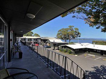 Twin Peaks Lakeside Motel