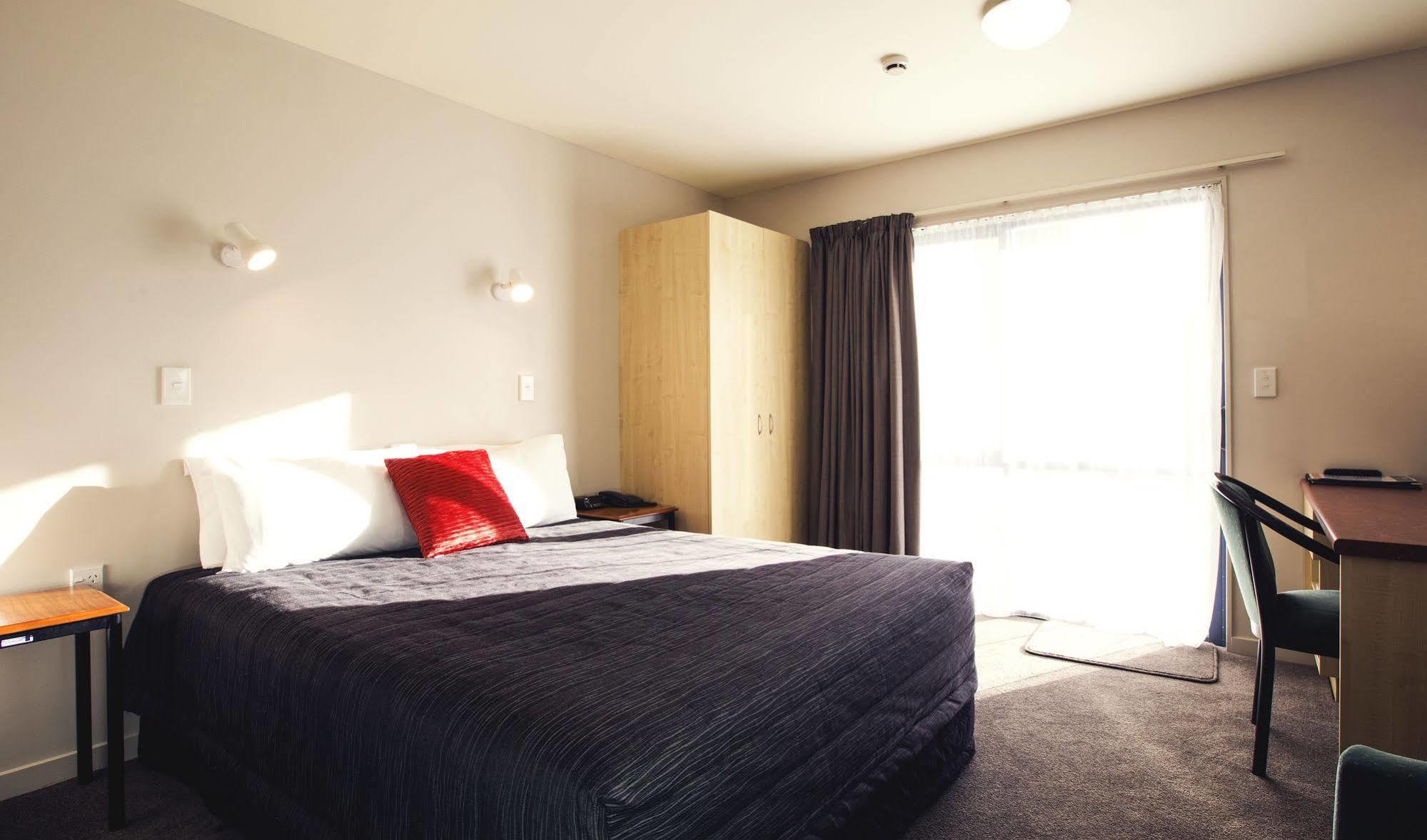Bella Vista Motel 4*