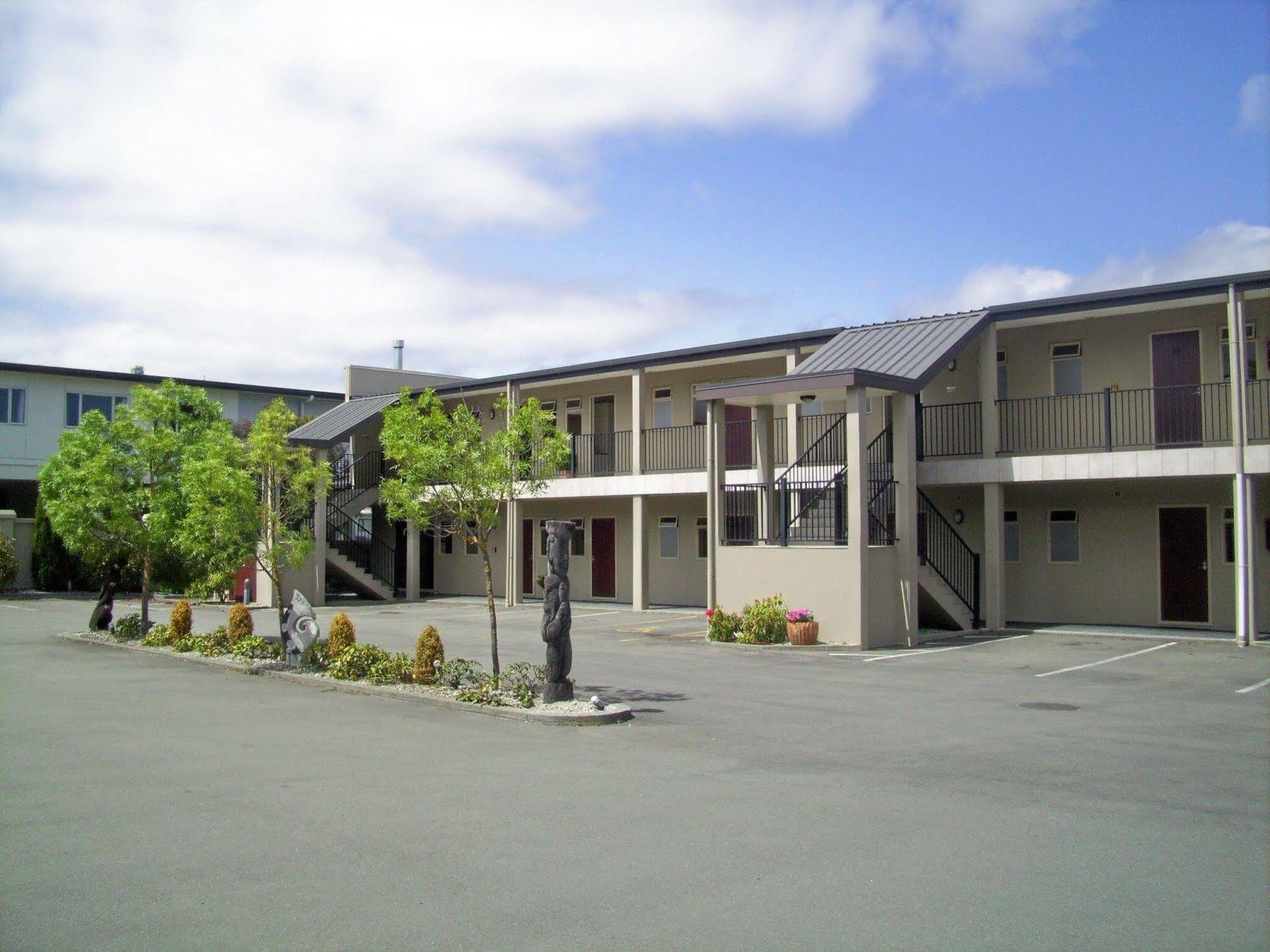 Chantillys Motor Motel
