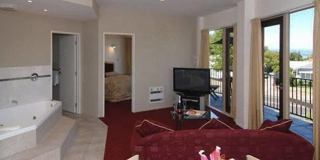 Chantillys Motor Motel 4*