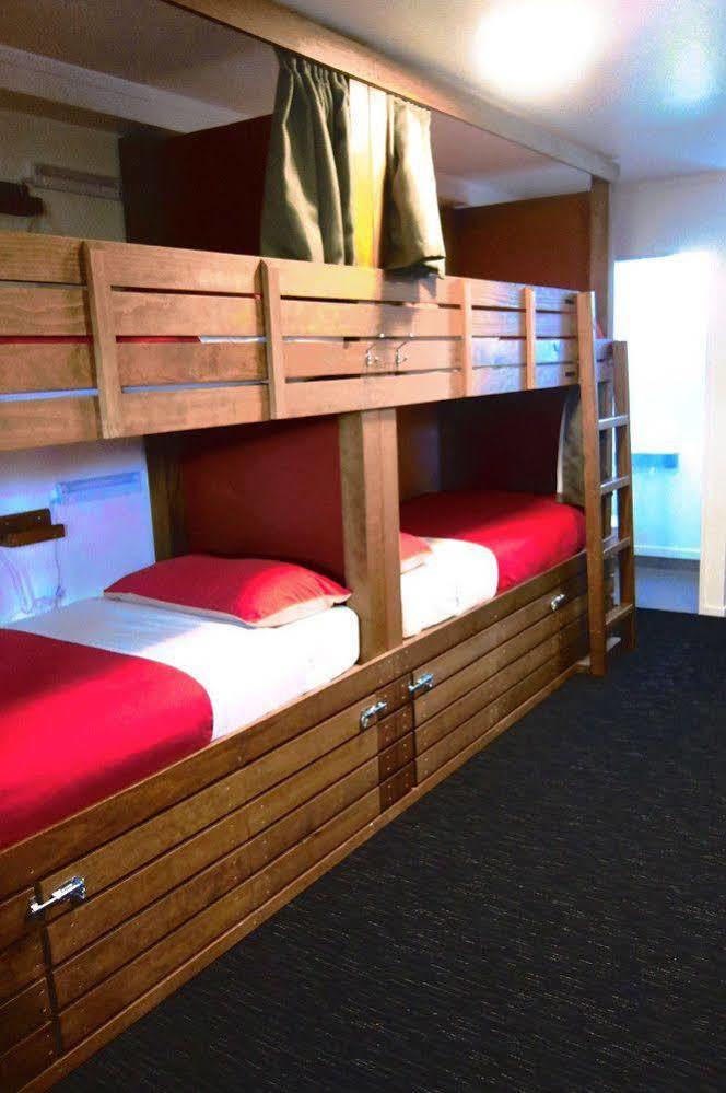 Haka House Hostel *