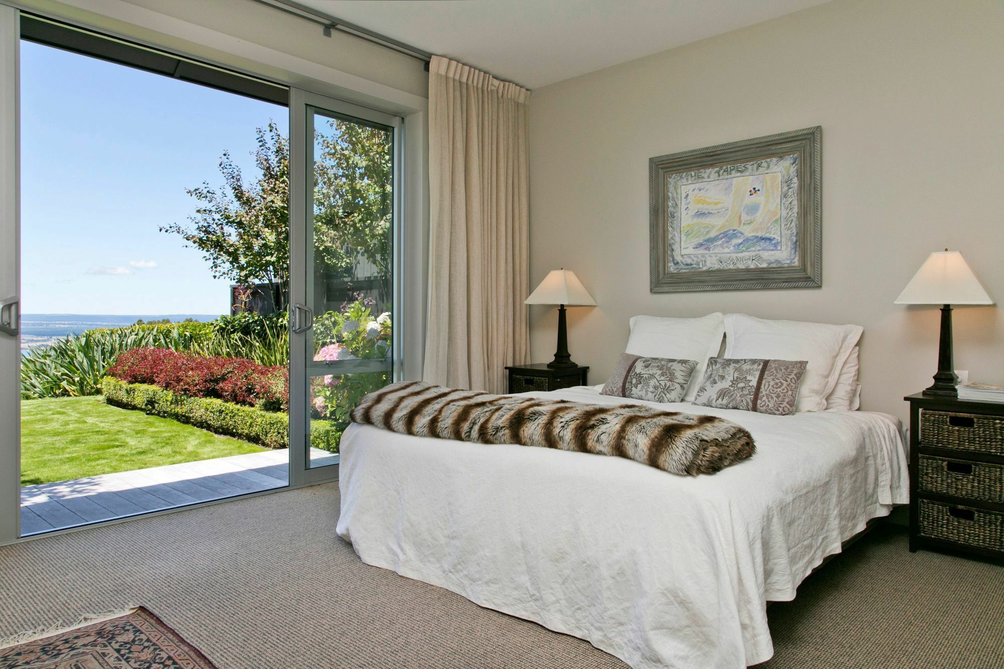 The Lakeview House *