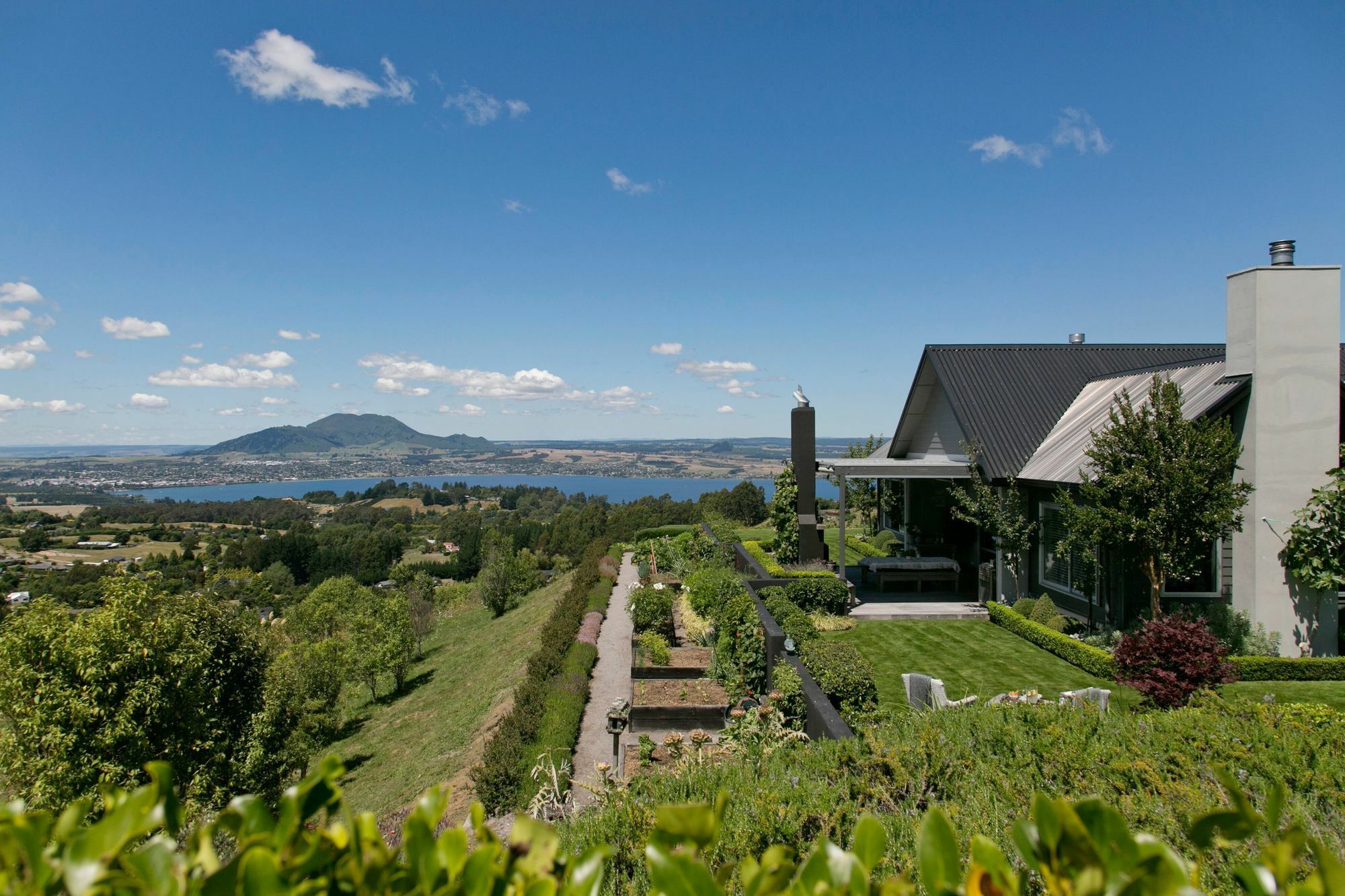 The Lakeview House *