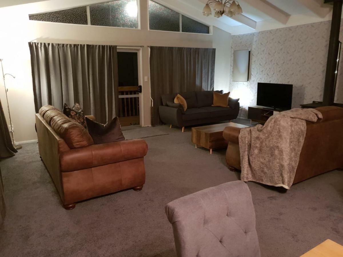 Bed & Breakfast B, D & D Taupo
