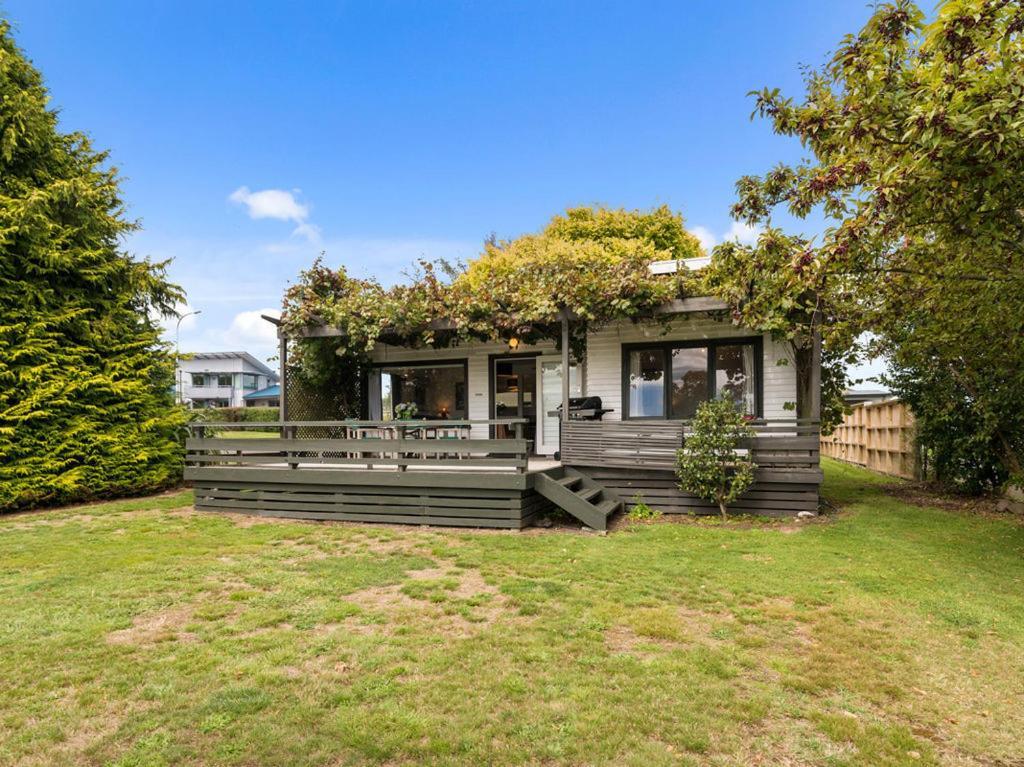 Wharewaka Bach - Holiday home