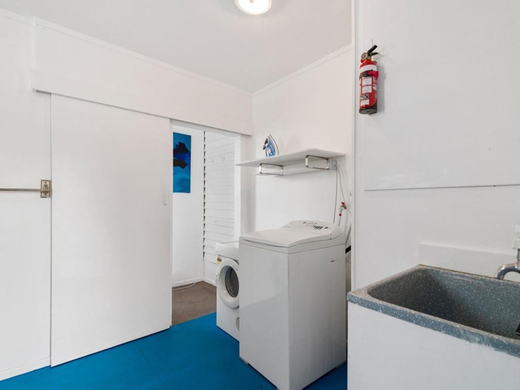 Wharewaka Bach - Holiday home *