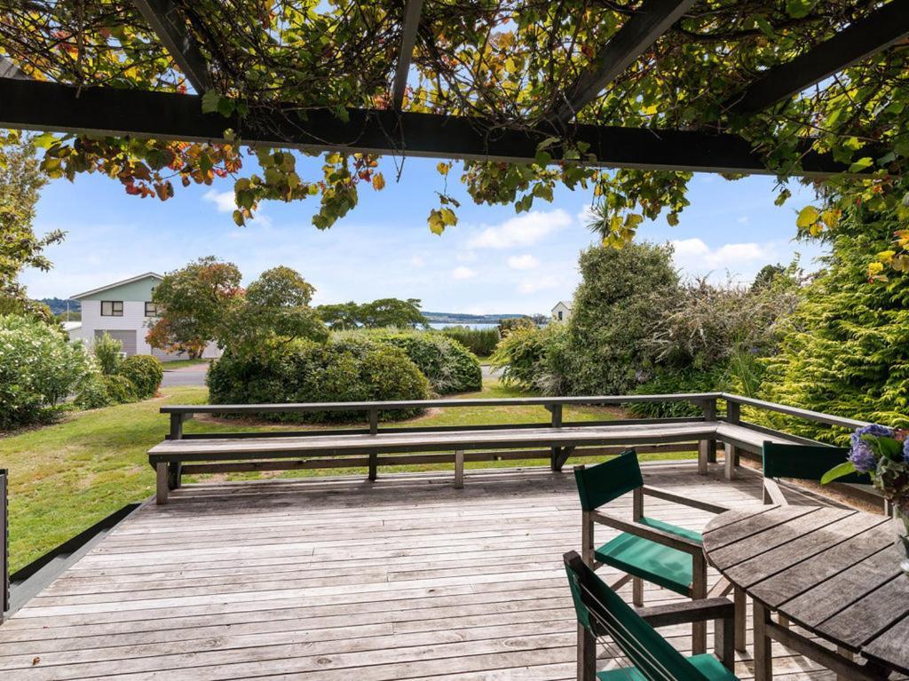 Wharewaka Bach - Holiday home *