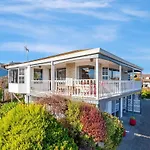 Golden Views On Golders - Hot Tub & Lake Views