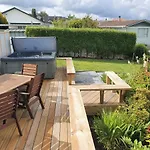 Golden Views On Golders - Hot Tub & Lake Views