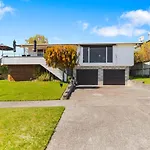 Barne The Bentley - Taupo Holiday Home