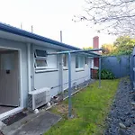 Lake Breeze Motel