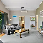 Spacious Nukuhau Stay Near Town With Parking And Comfort