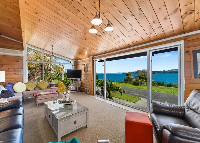 Barne The Bentley - Taupo Holiday Home