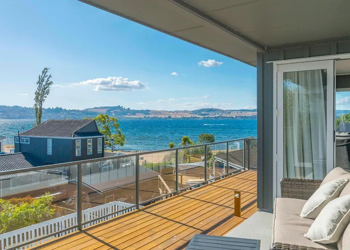Willow Lake House - Lake Taupo Holiday Home