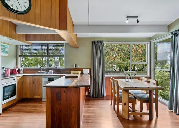 Spacious Nukuhau Stay Near Town With Parking And Comfort