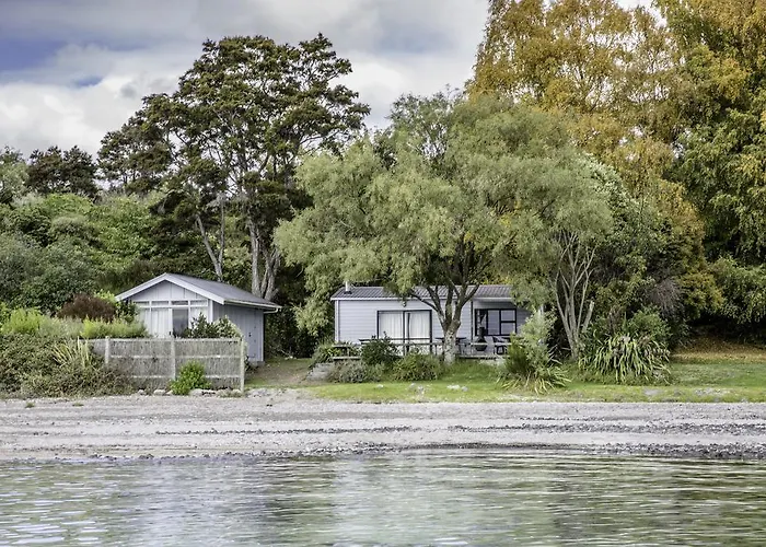 Absolute Lakefront Location