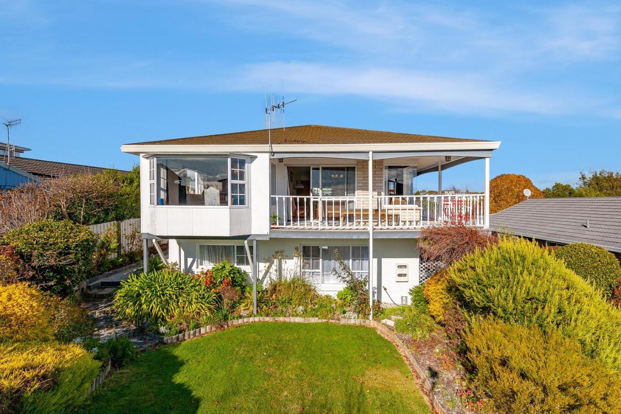 Golden Views On Golders - Hot Tub & Views * Taupo