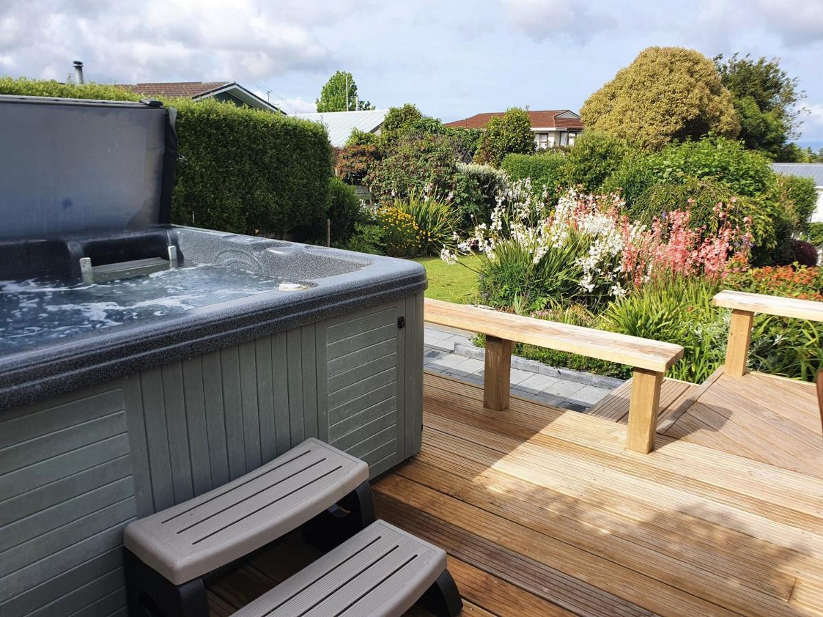 Golden Views On Golders - Hot Tub & Views Holiday home Taupo