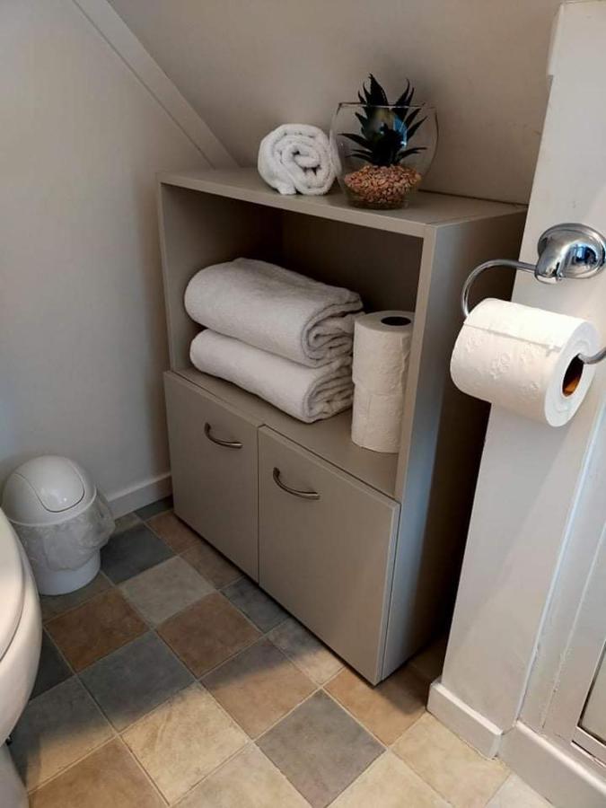 Apartment Studio On Golders - Two Minutes To The Lake And Quick Drive To Town!