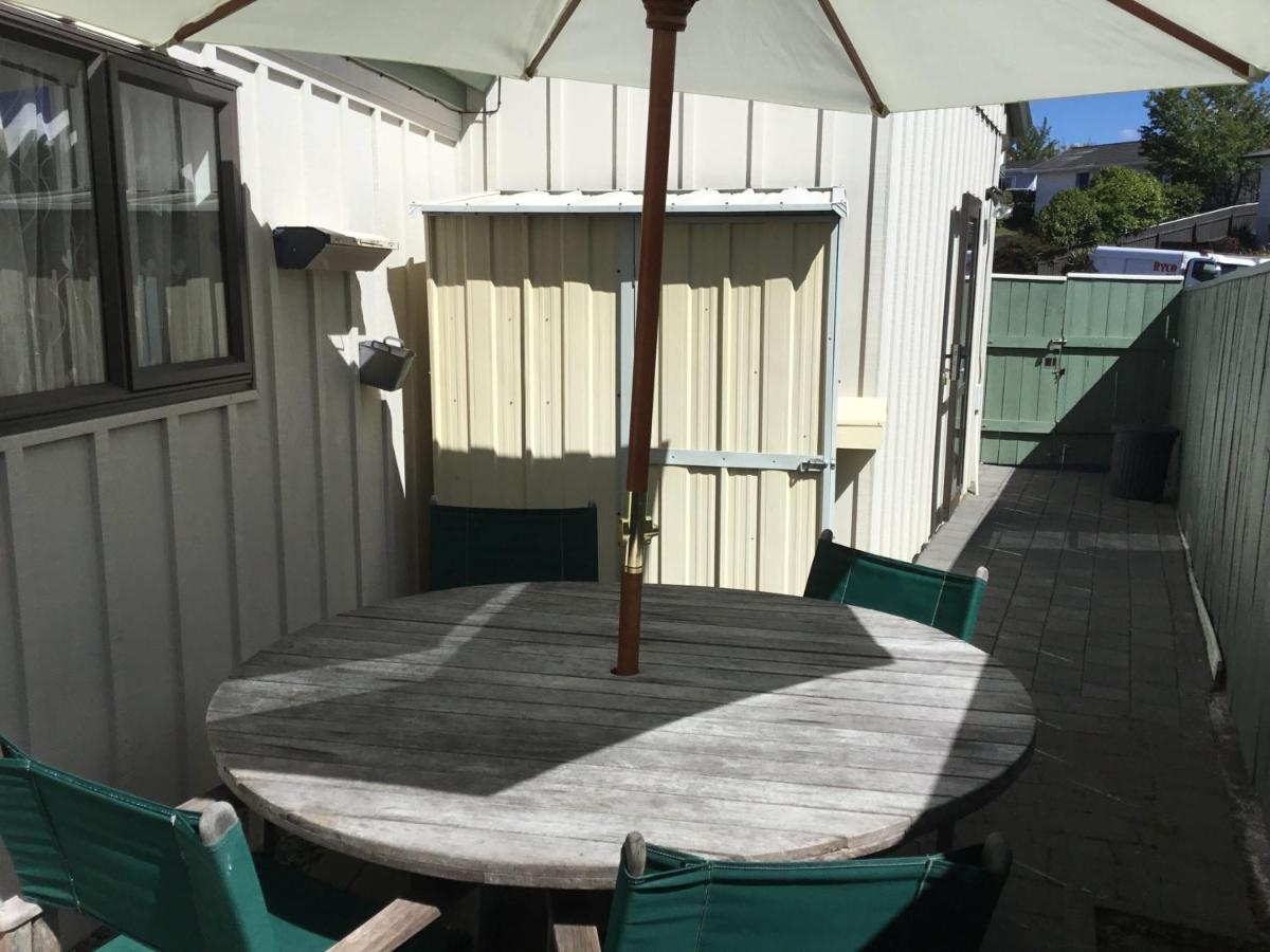 Studio On Golders - Two Minutes To The Lake And Quick Drive To Town! Apartment
