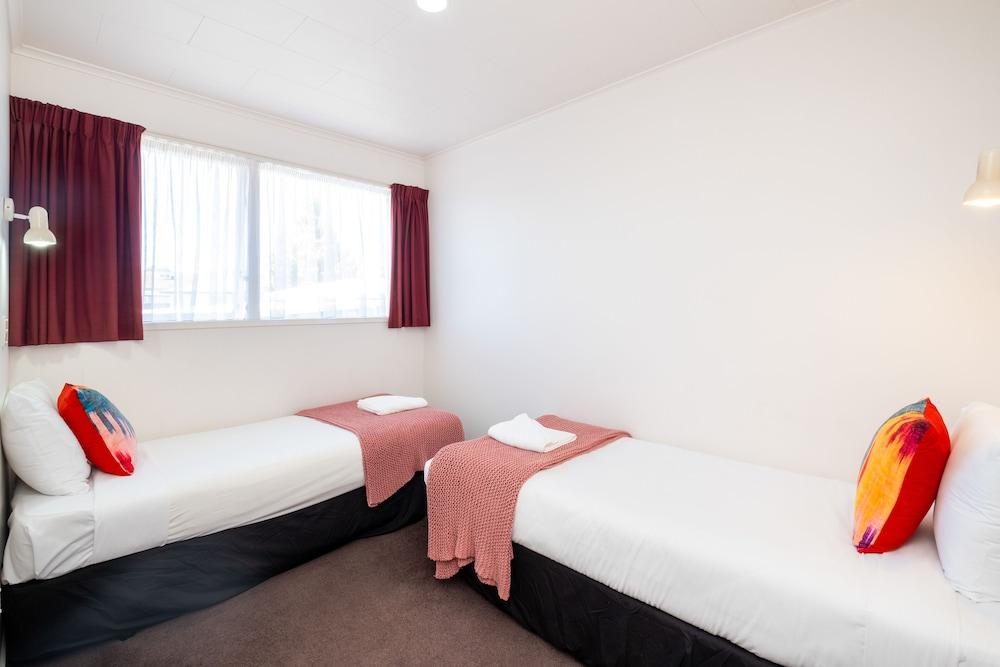 Chevron Motel 4*