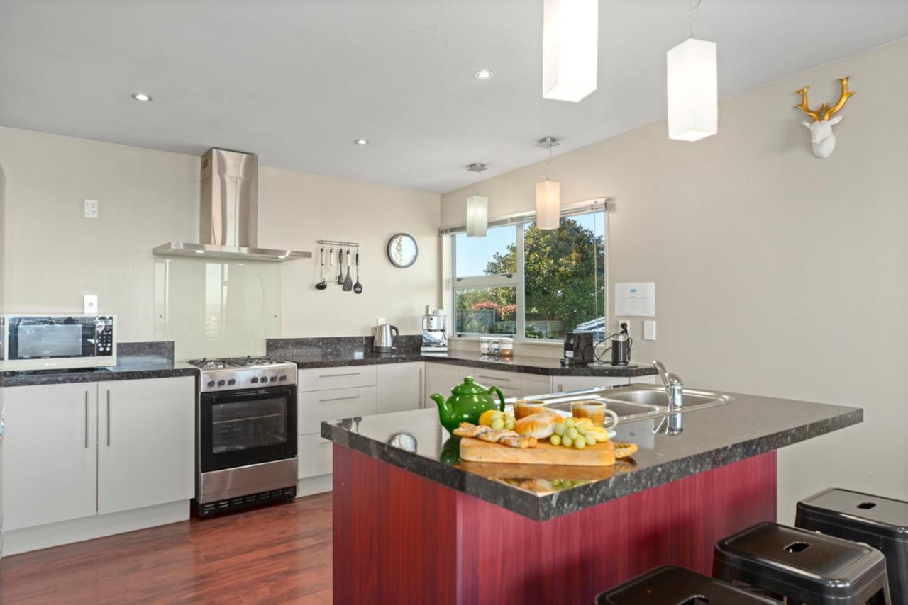 The Lakehouse - Holiday home