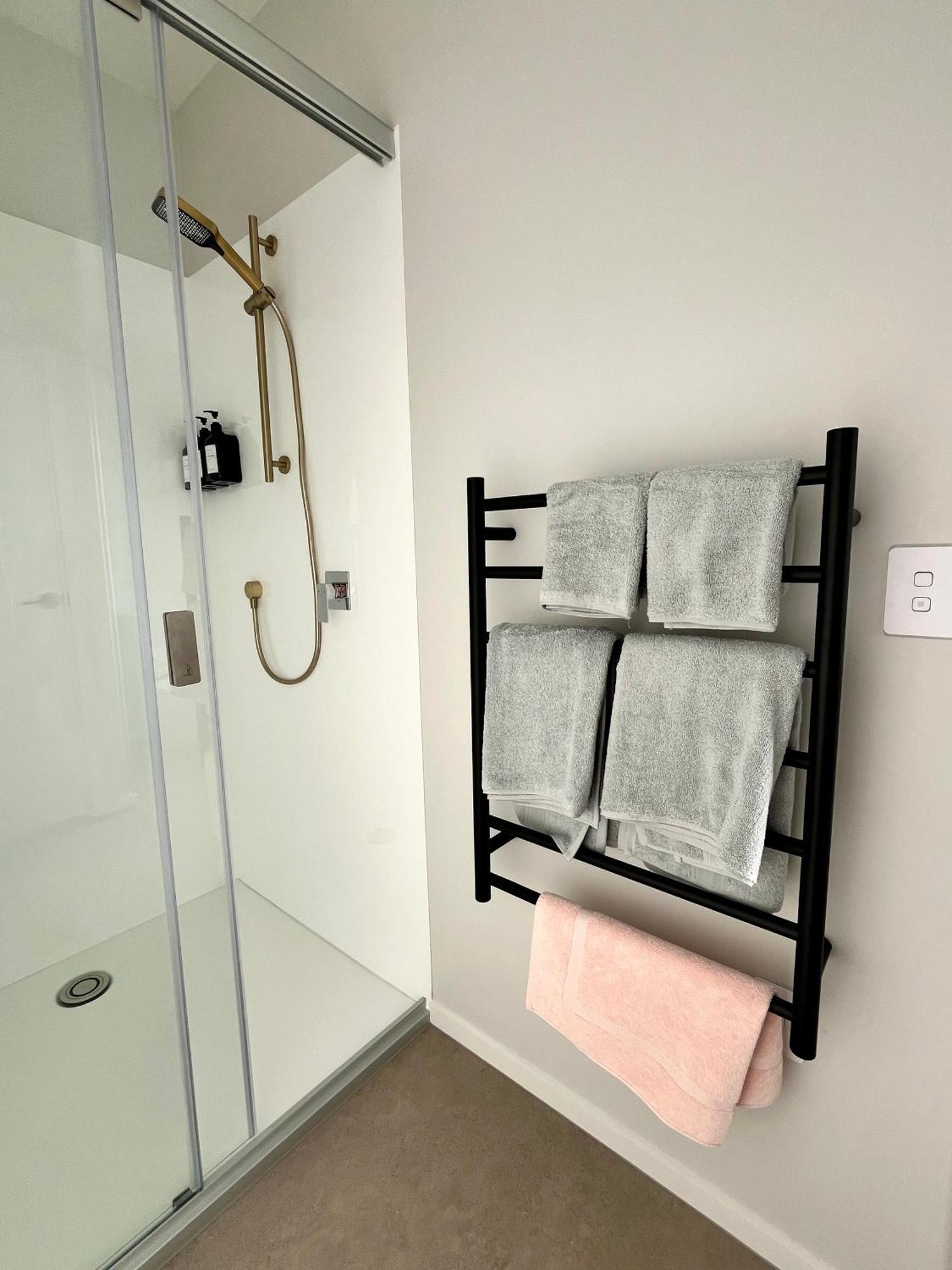 Brand New Lakeside Cozy Kaka Guest house *