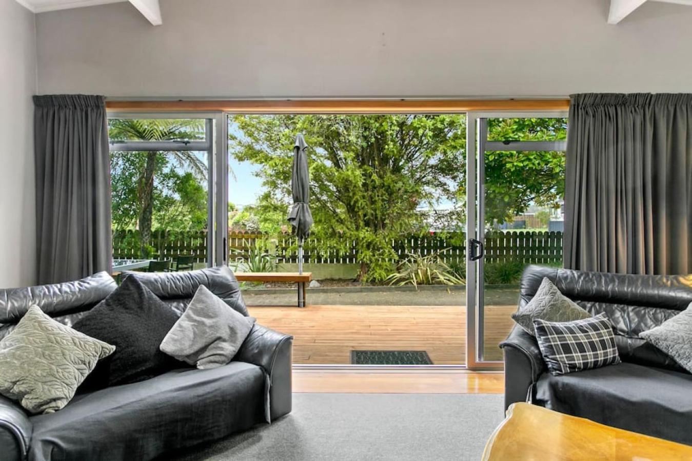Spacious Nukuhau Near Town With Parking And Comfort Holiday home *