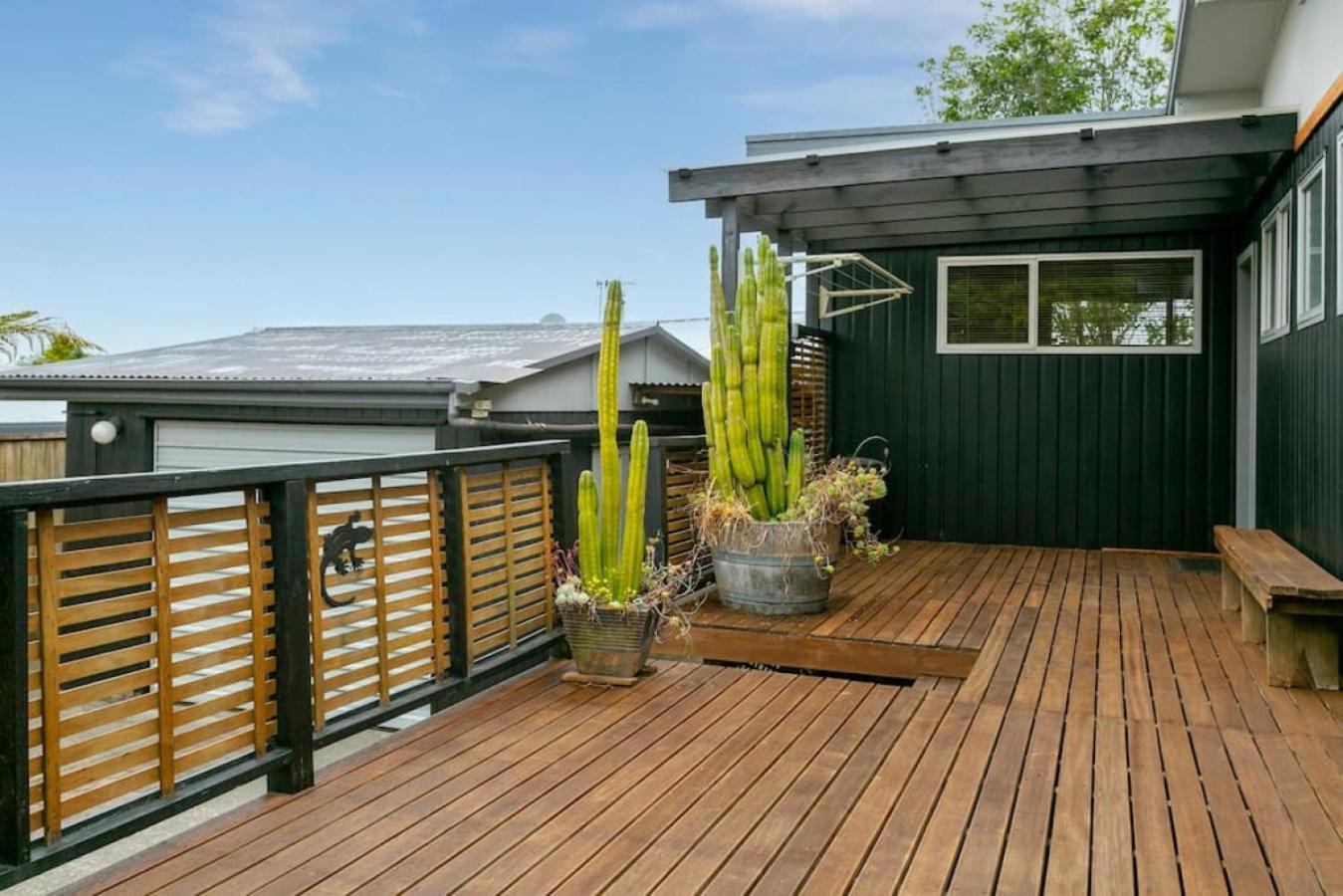 Spacious Nukuhau Near Town With Parking And Comfort Holiday home