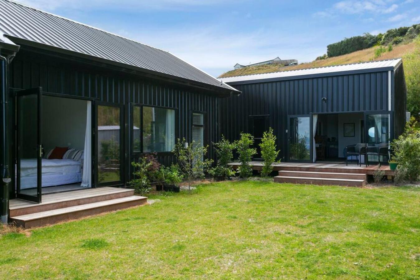Peaceful Luxury Retreat With Views And Pool Holiday home Taupo