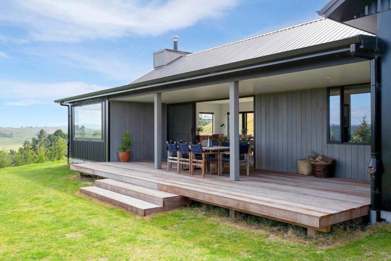 Peaceful Luxury Retreat With Views And Pool Holiday home