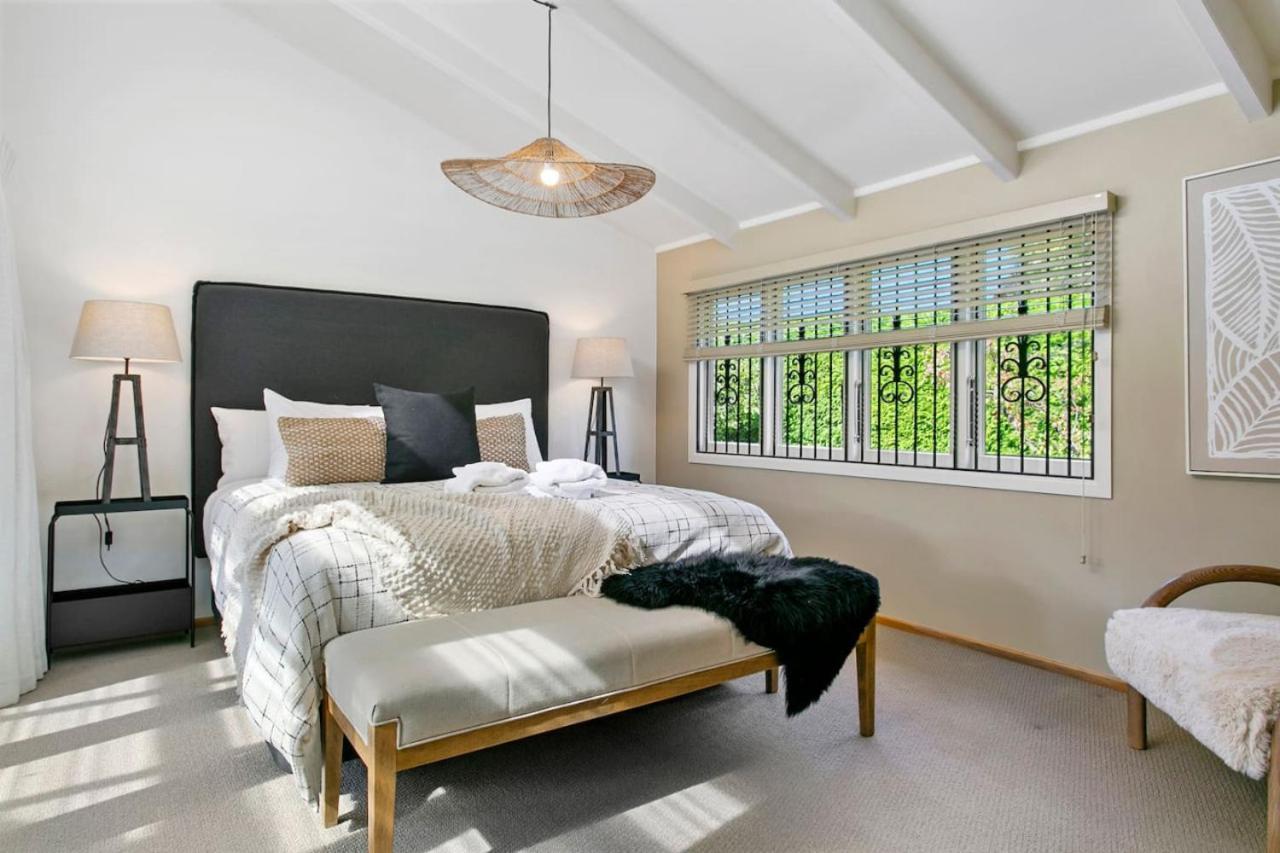 Holiday home Huia Haven, Rustic Garden Retreat With King Taupo