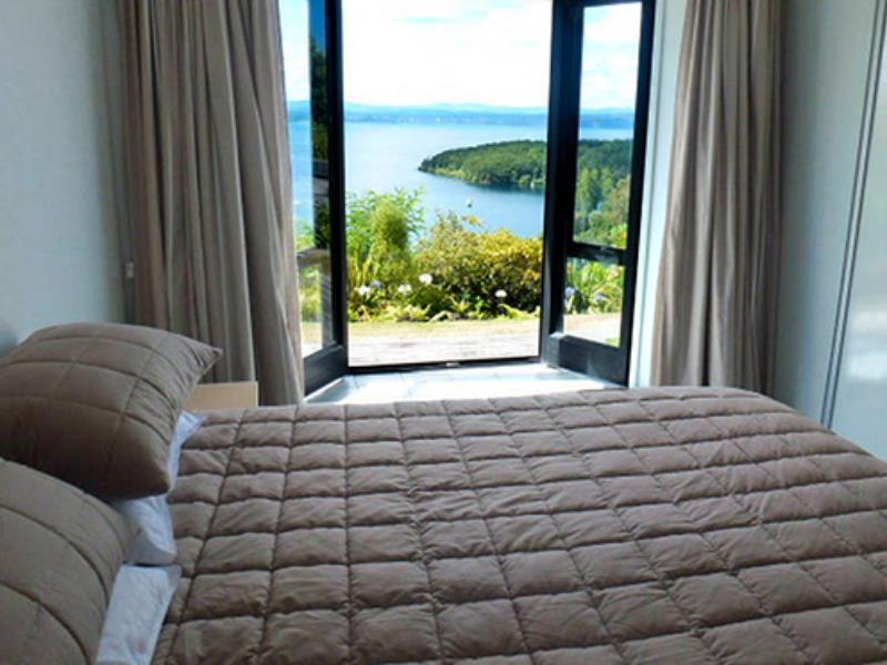 Serenity On Wakeman Bed & Breakfast 4*