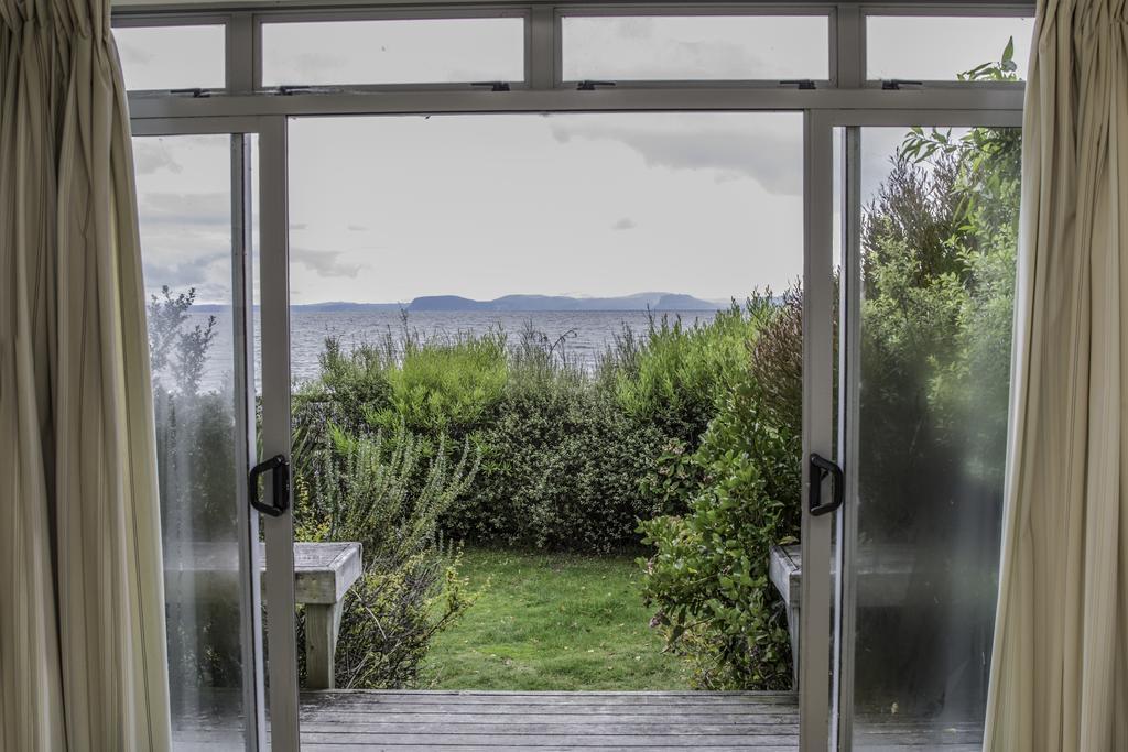 Absolute Lakefront Location Taupo