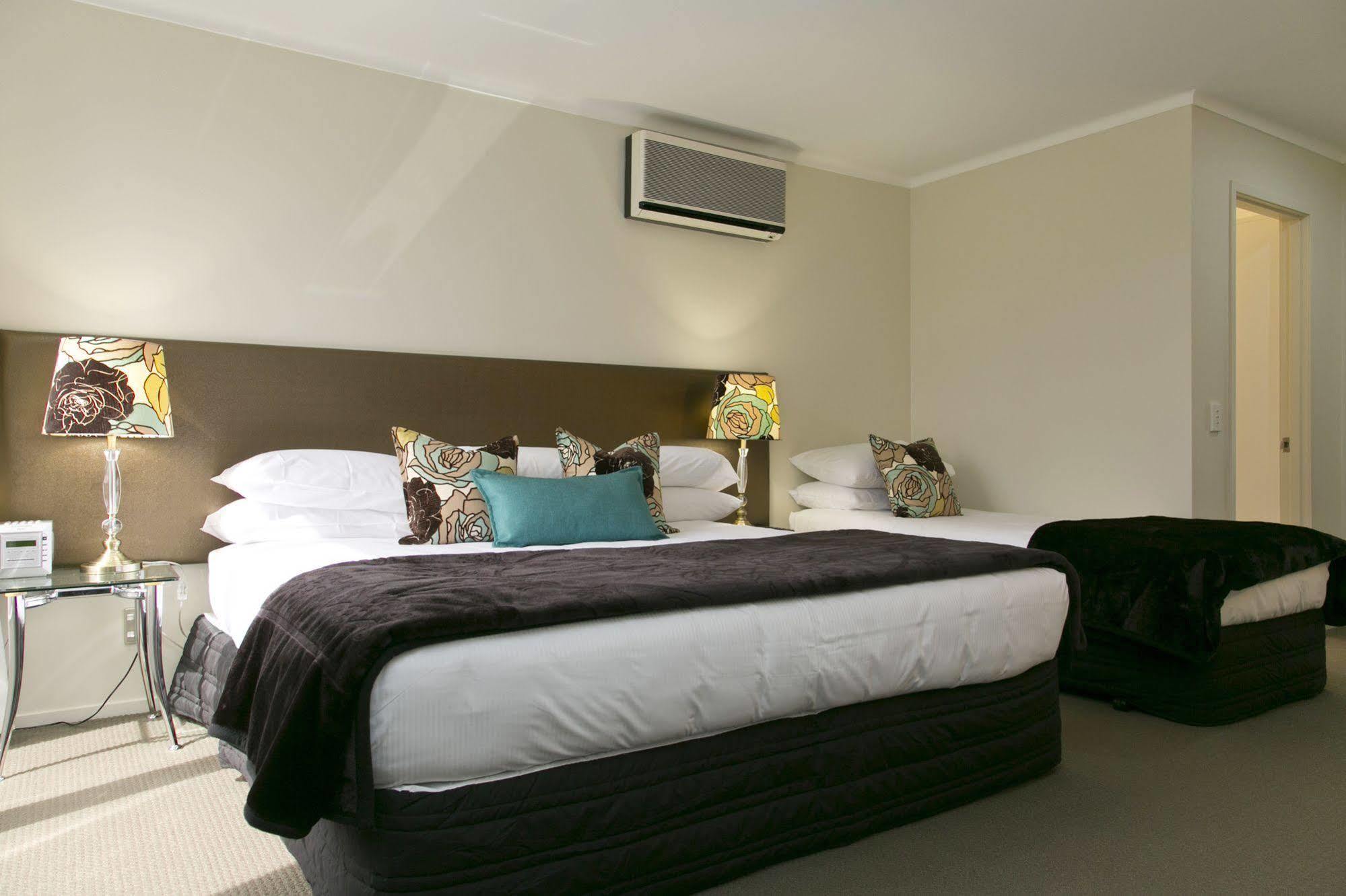 The Cove- On The 4*