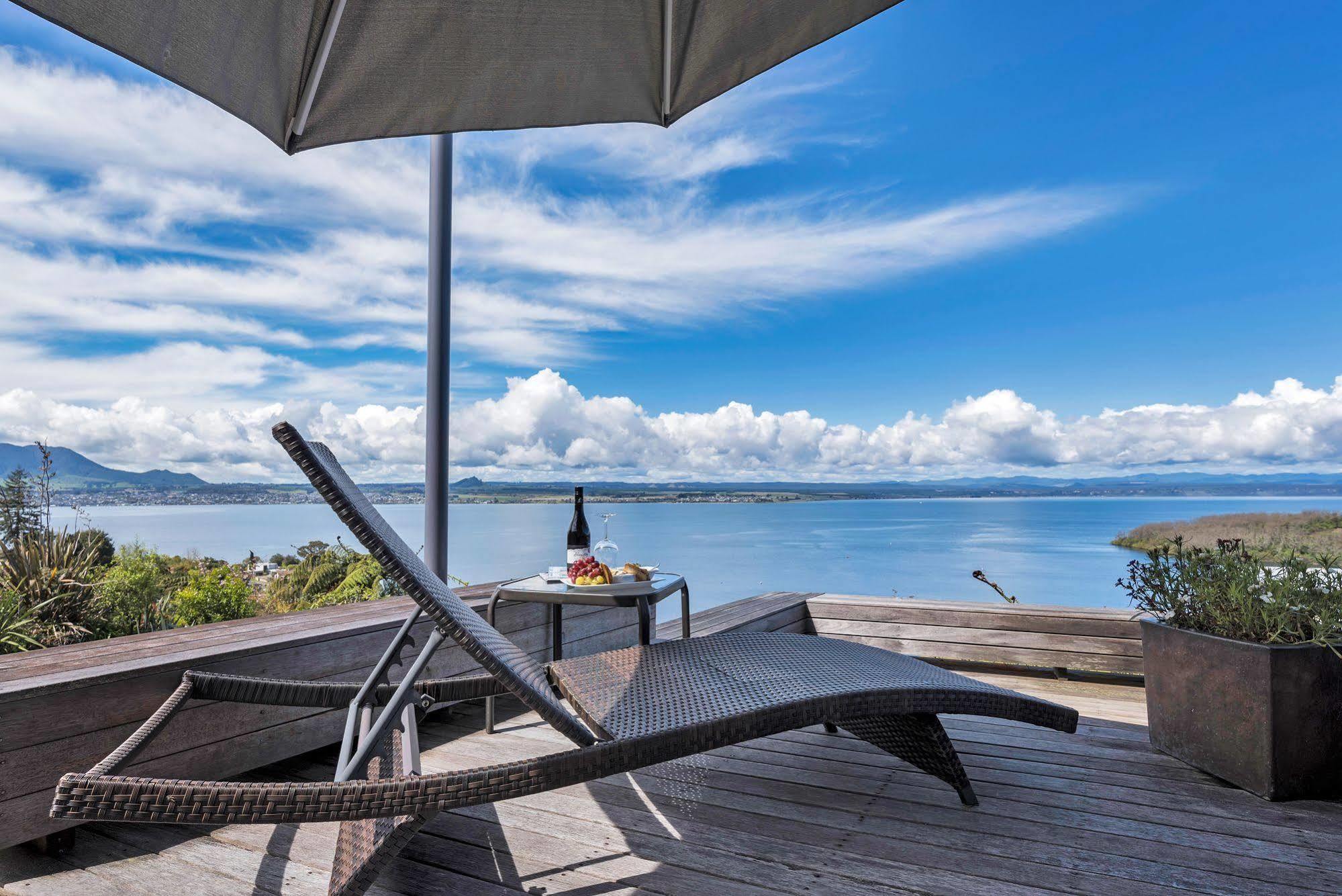 Serenity On Wakeman Bed & Breakfast 4*