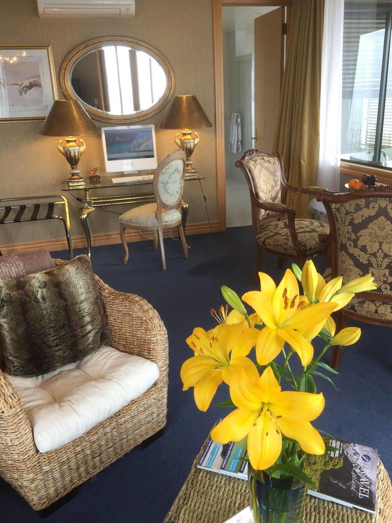 The Flying Trout Boutique 4*